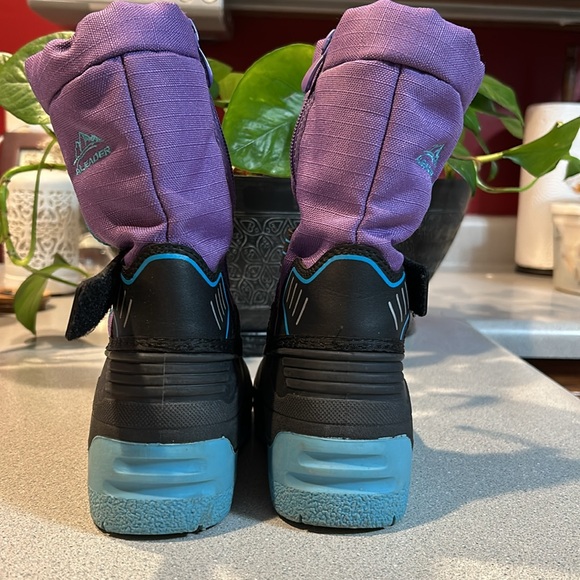 Leader sz 11 -Zip Side, Fleece Lined Boot waterproof w/Velcro Strap for snug fit - Picture 3 of 5